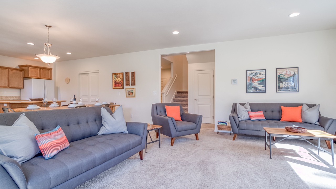 Photo of Livingroom in Oregon Water Wonderland