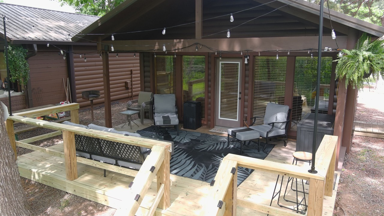 Photo of Patio Balcony in Swinging Bridge Village