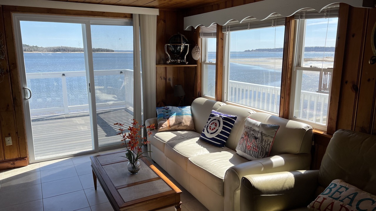 Photo of Livingroom in Wareham Center