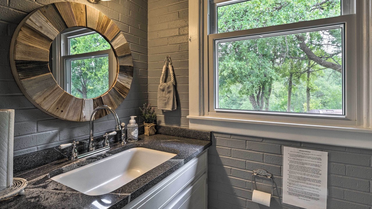 Photo of Bathroom in Lampasas