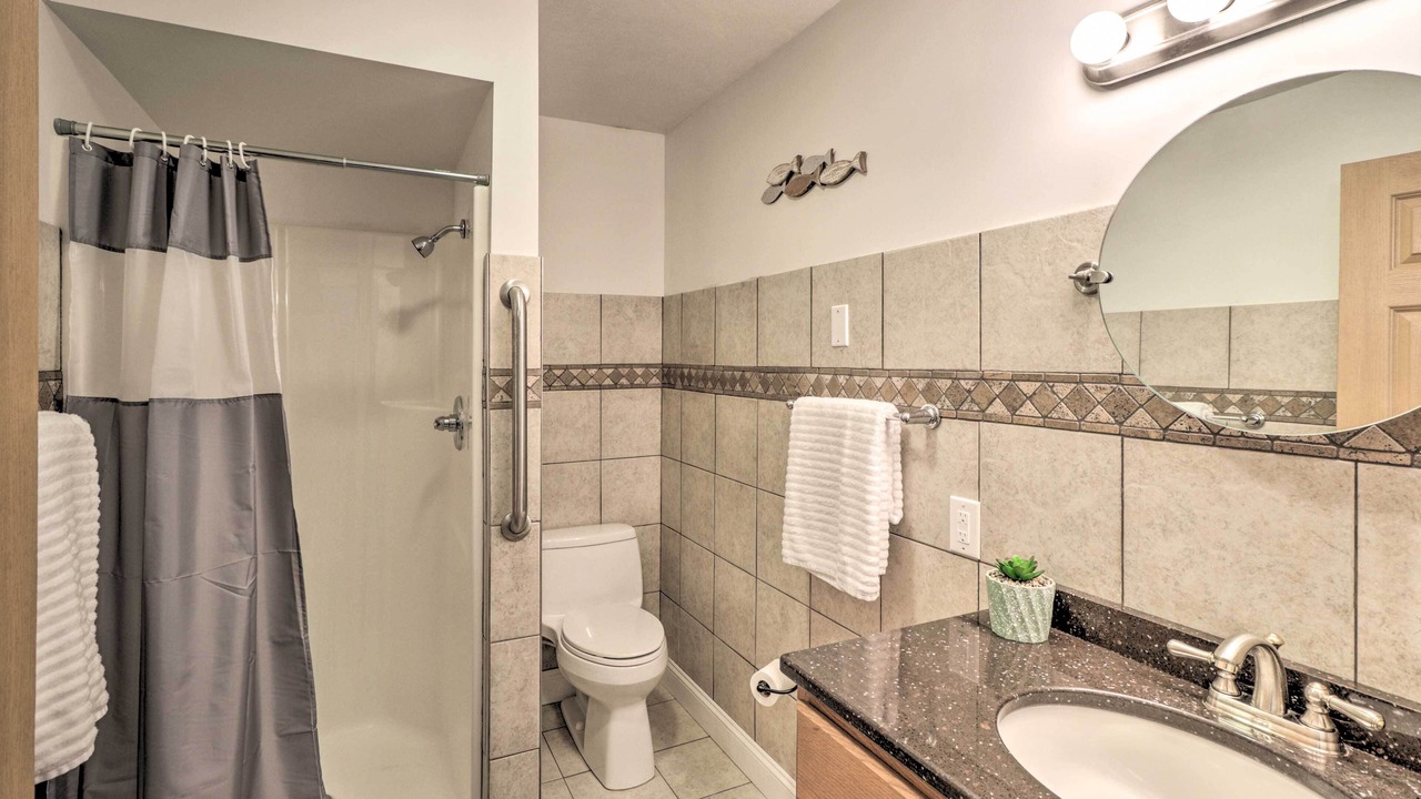 Photo of Bathroom in Lakeview