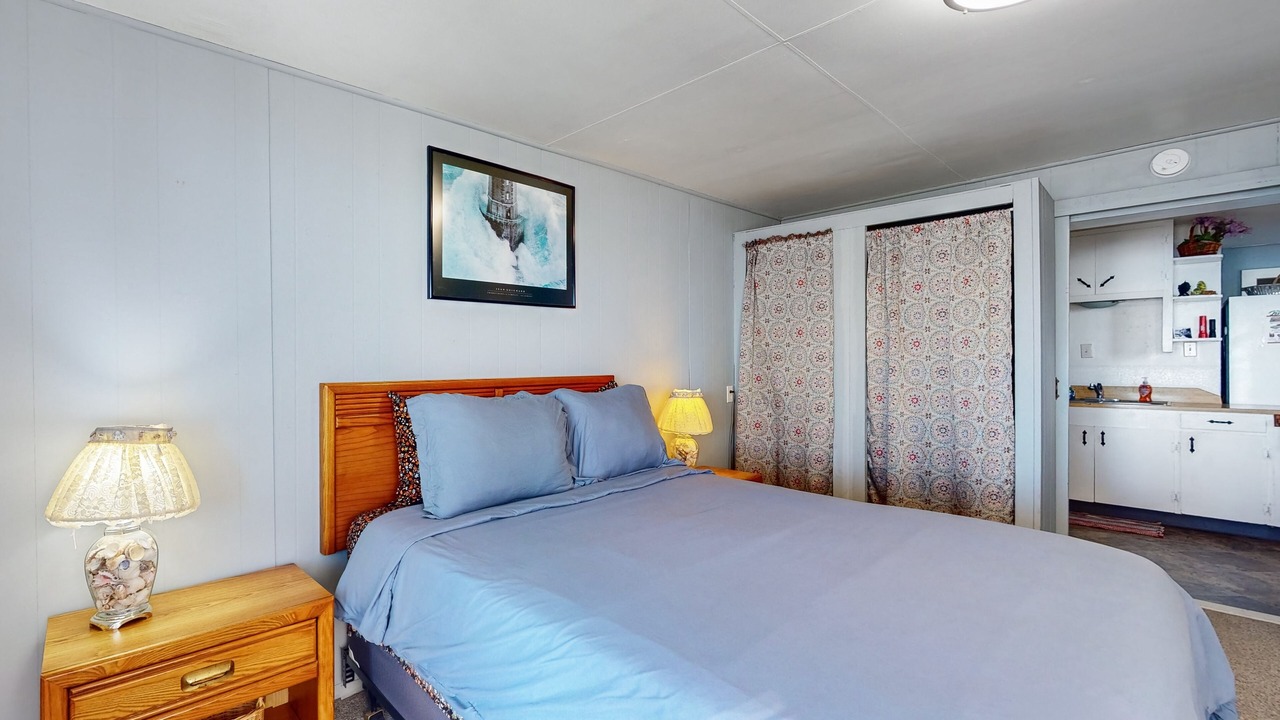 Photo of Bedroom in Coos Bay