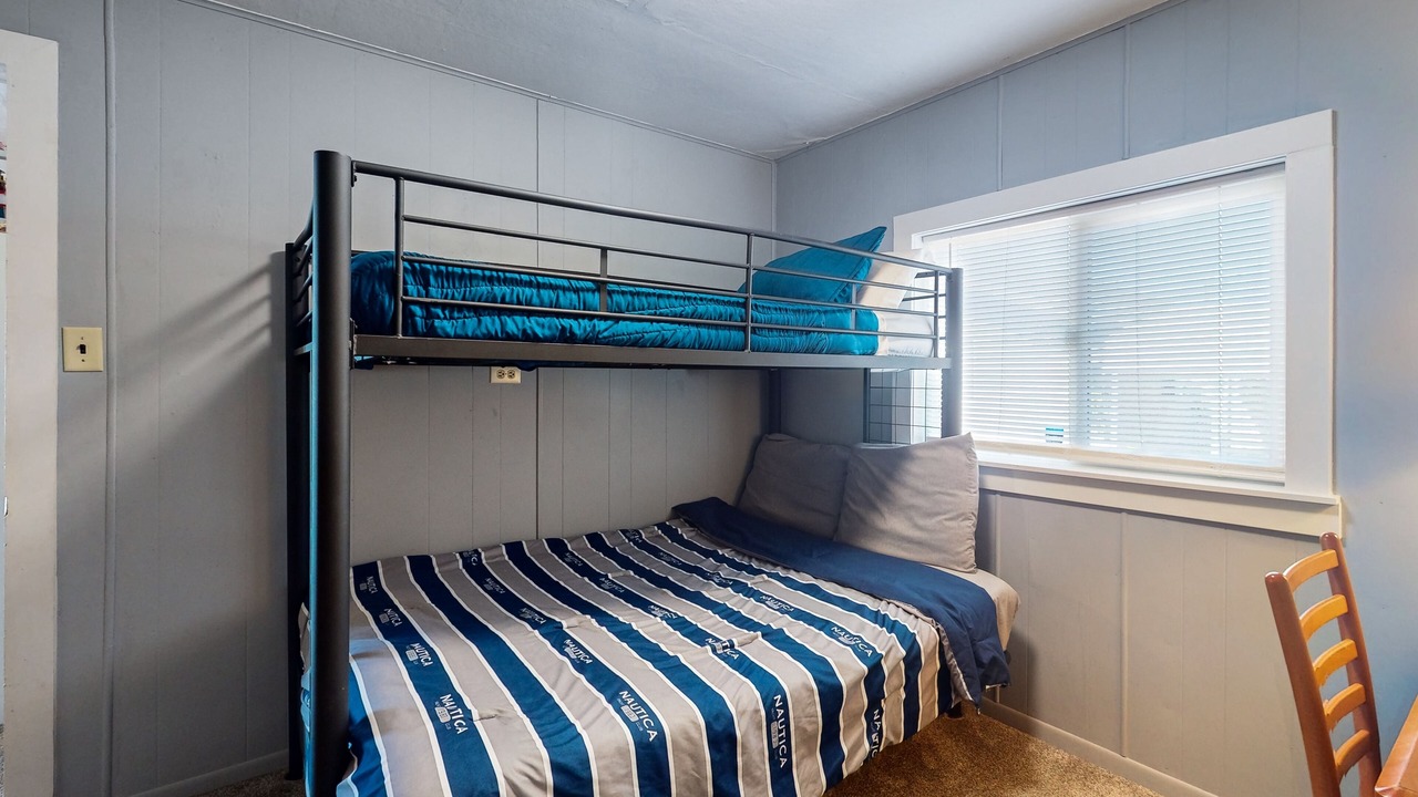 Photo of Bedroom in Coos Bay