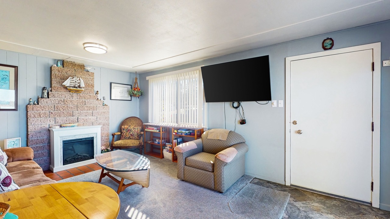 Photo of Livingroom in Coos Bay