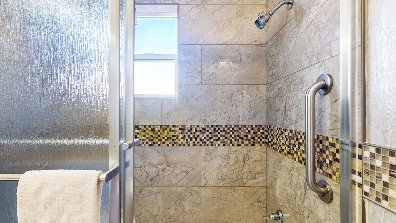 Photo of Bathroom in Coos Bay