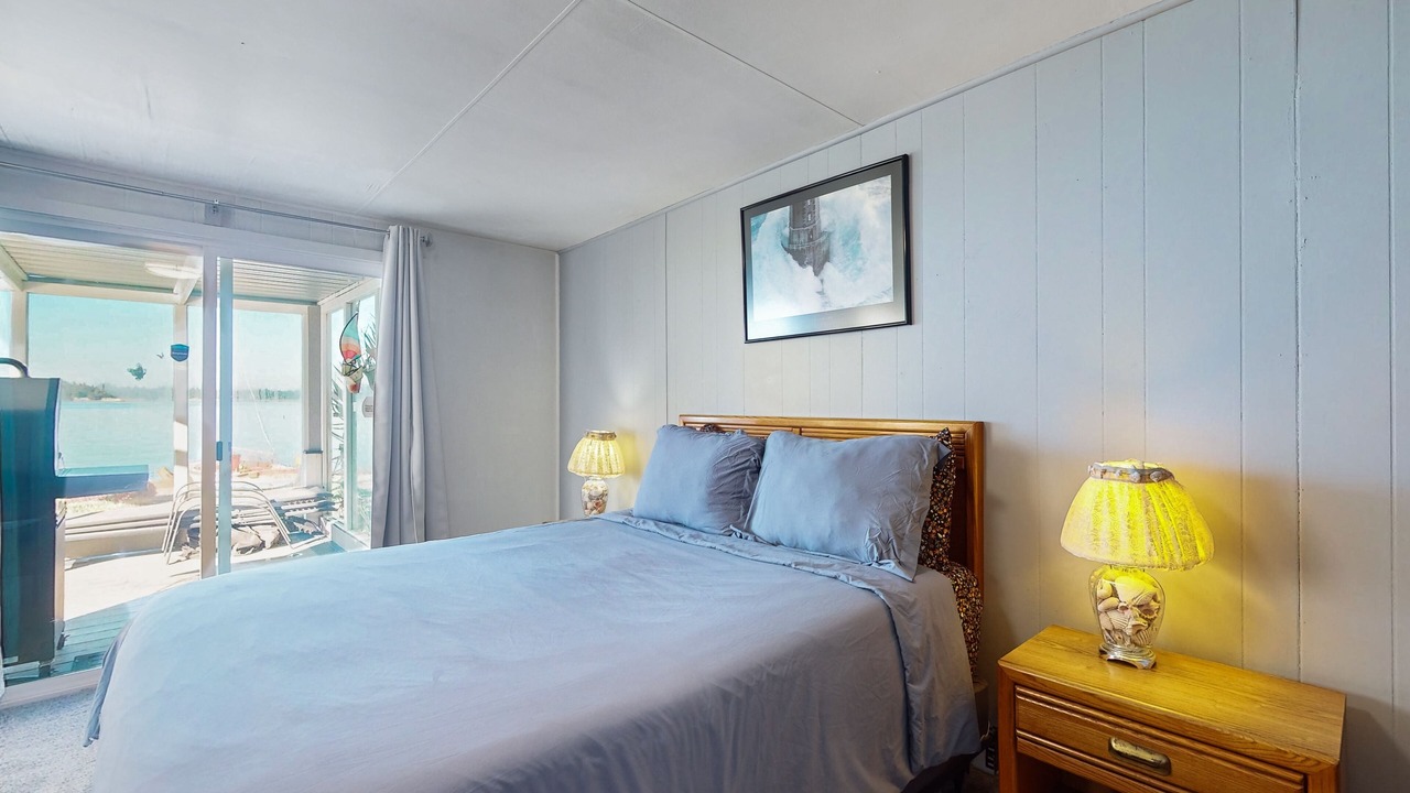 Photo of Bedroom in Coos Bay