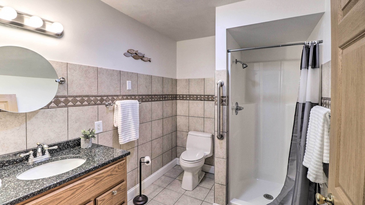Photo of Bathroom in Lakeview
