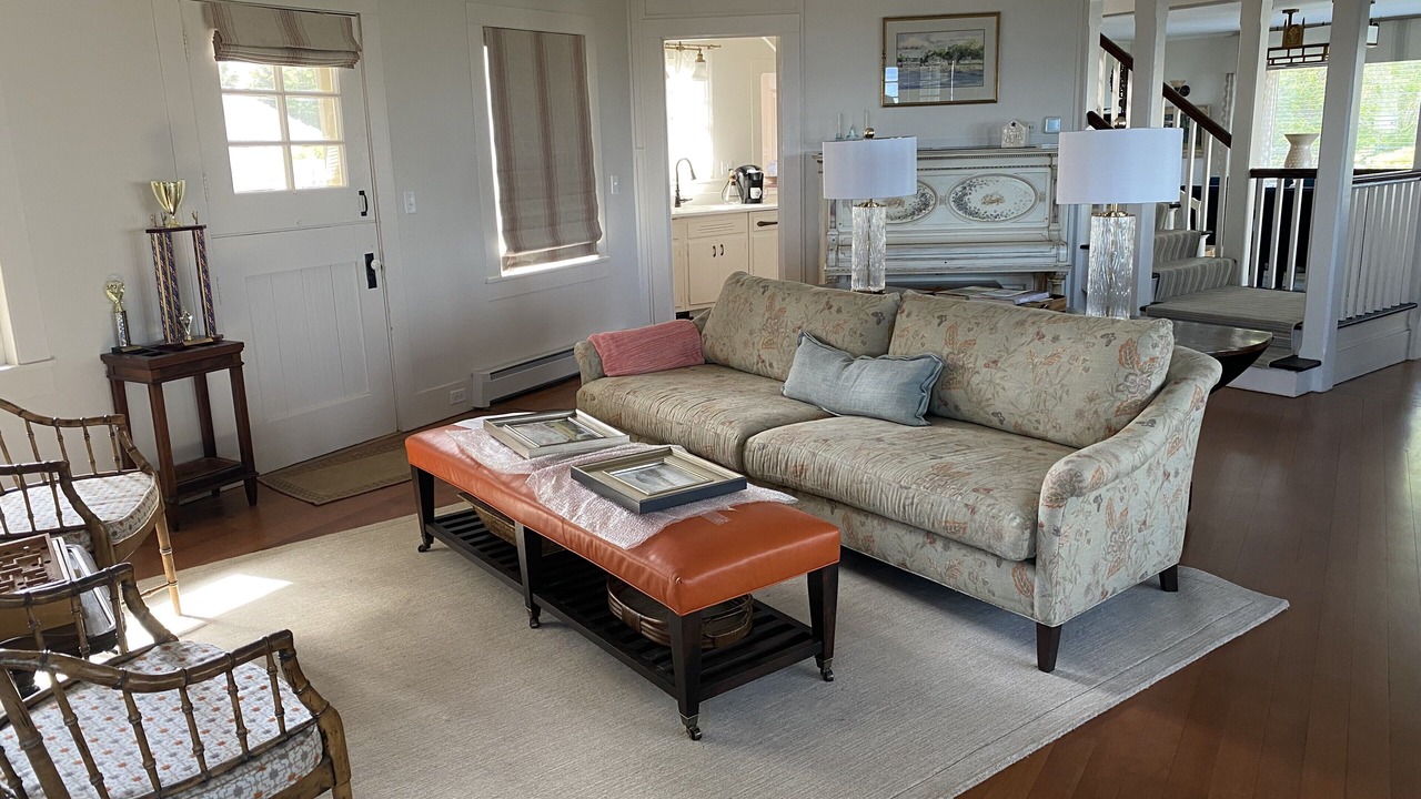 Photo of Livingroom in Madison Center