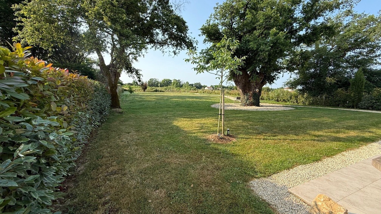 Photo of Outdoor in Vasles