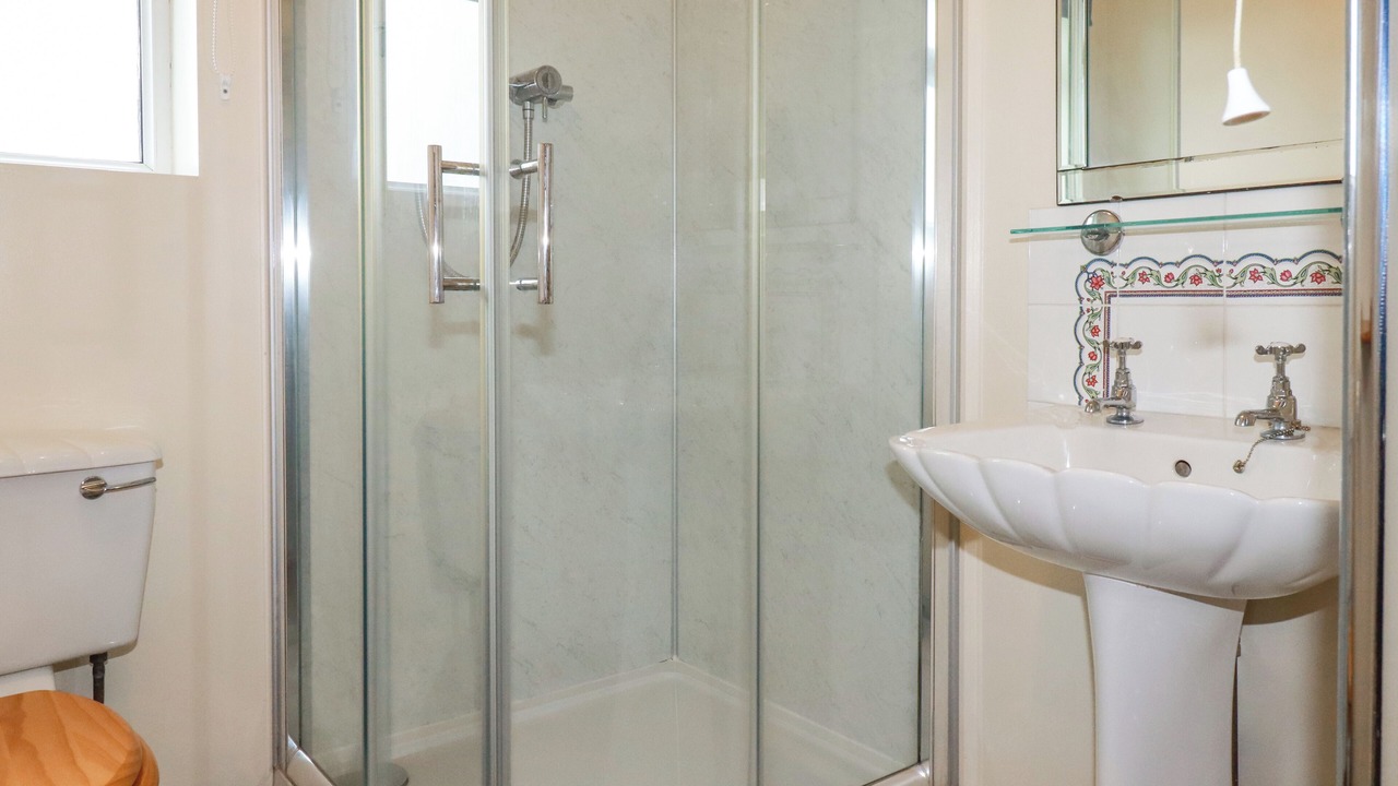 Photo of Bathroom in Boscastle