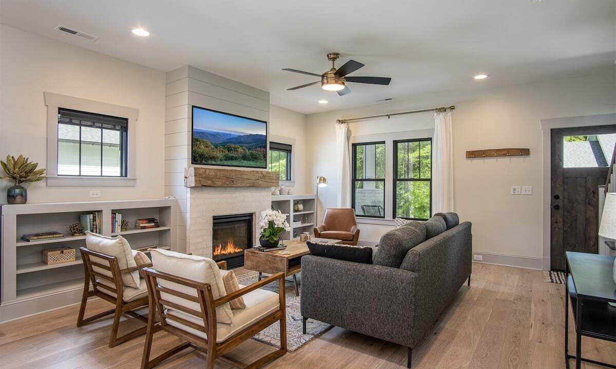 Photo of Livingroom in Brevard
