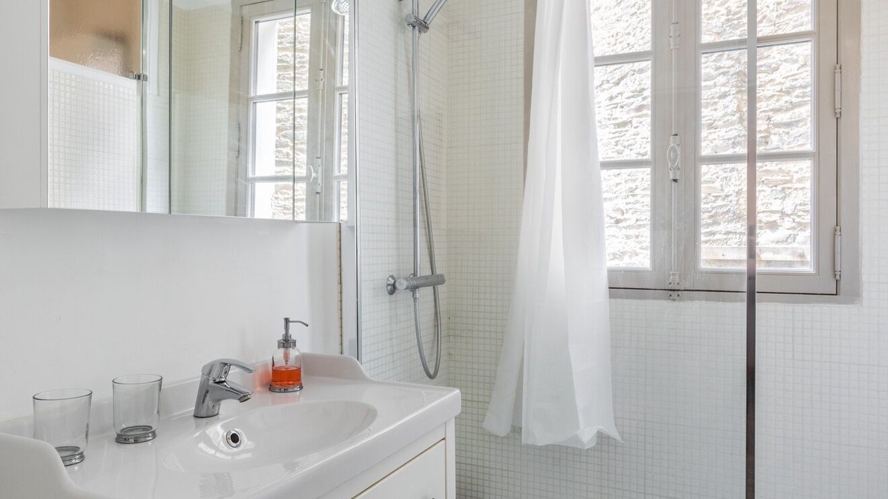 Photo of Bathroom in Centre