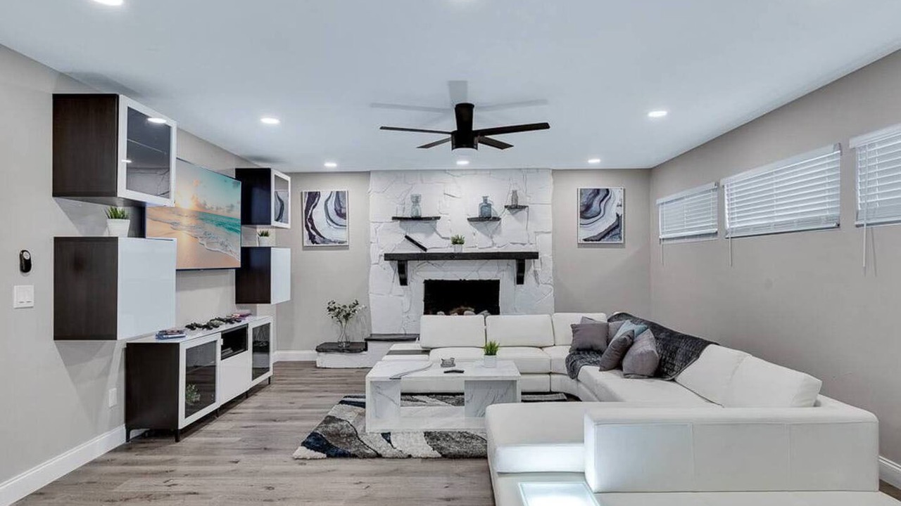 Photo of Bedroom in Town N County Park