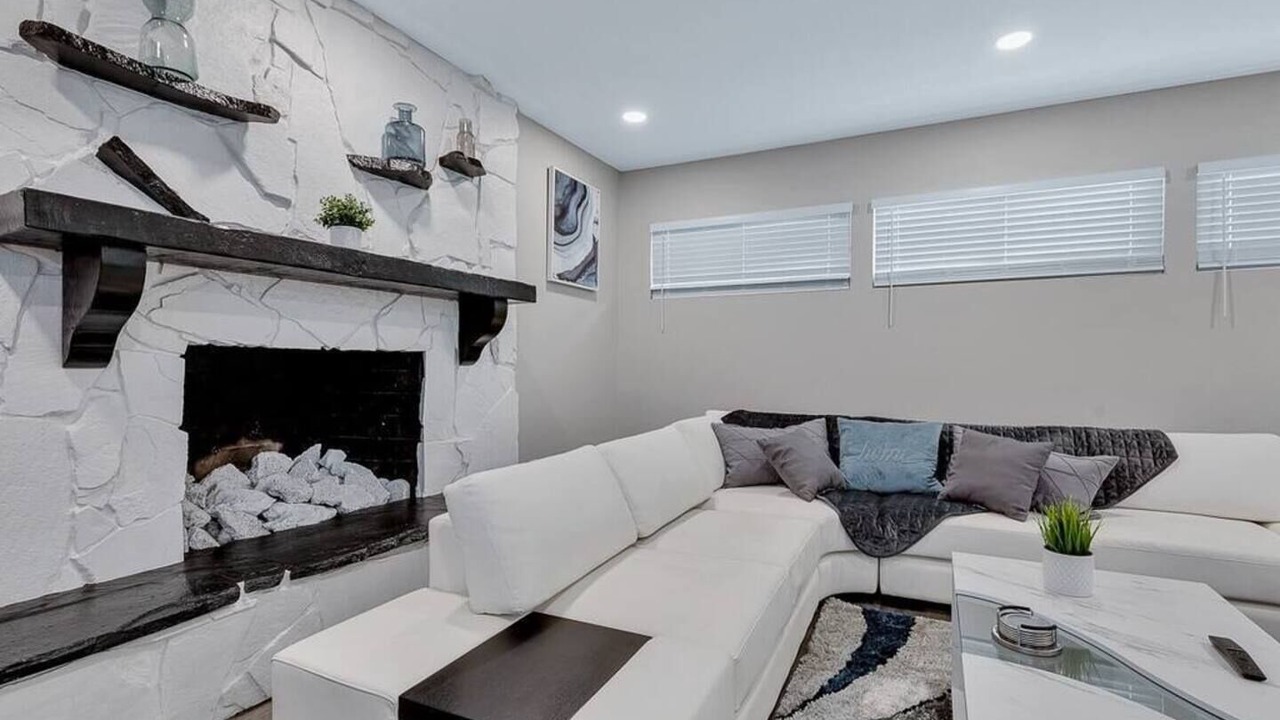 Photo of Livingroom in Town N County Park