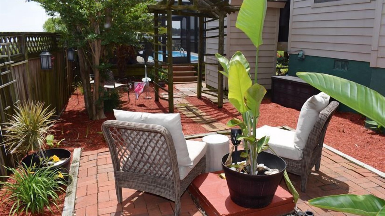 Photo of Patio Balcony in Deep Hole