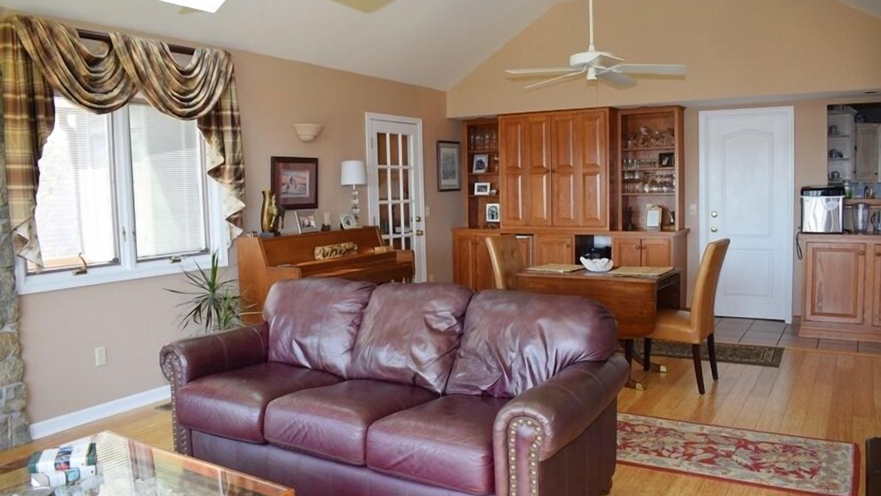 Photo of Livingroom in Deep Hole