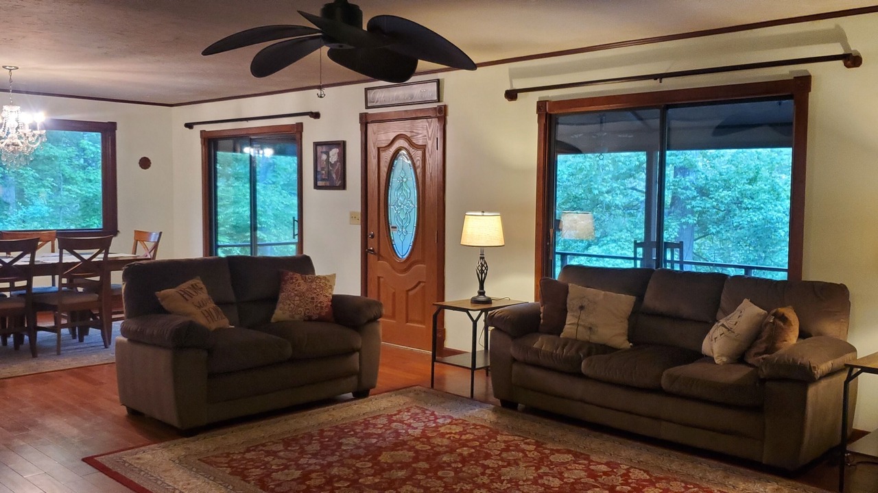 Photo of Livingroom in Dahlonega