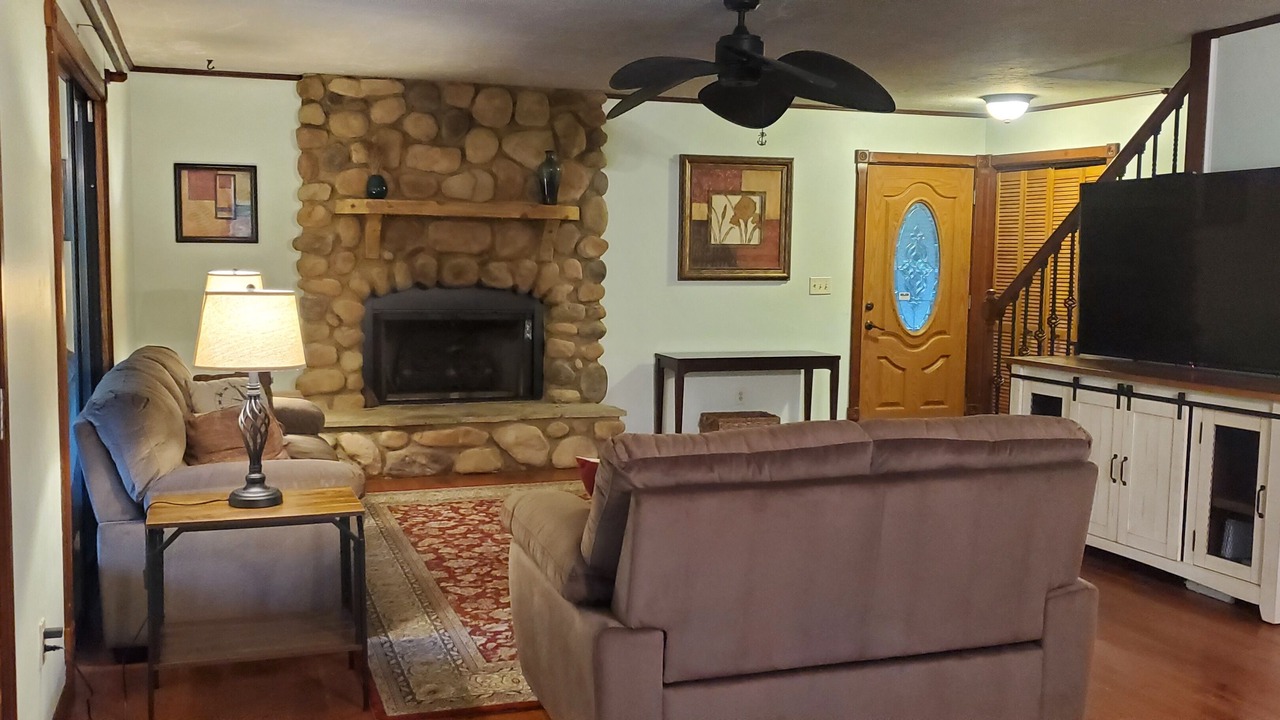 Photo of Livingroom in Dahlonega