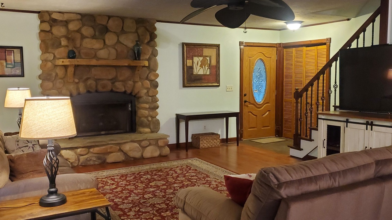 Photo of Livingroom in Dahlonega