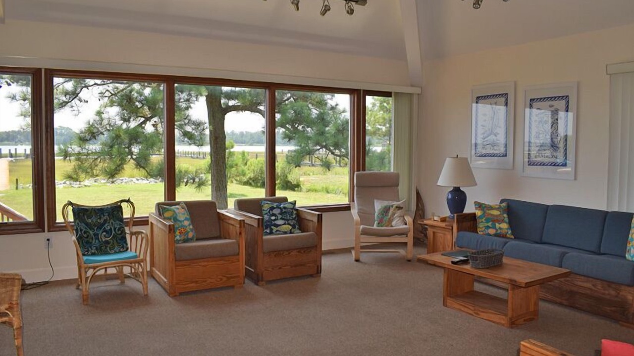 Photo of Livingroom in Deep Hole
