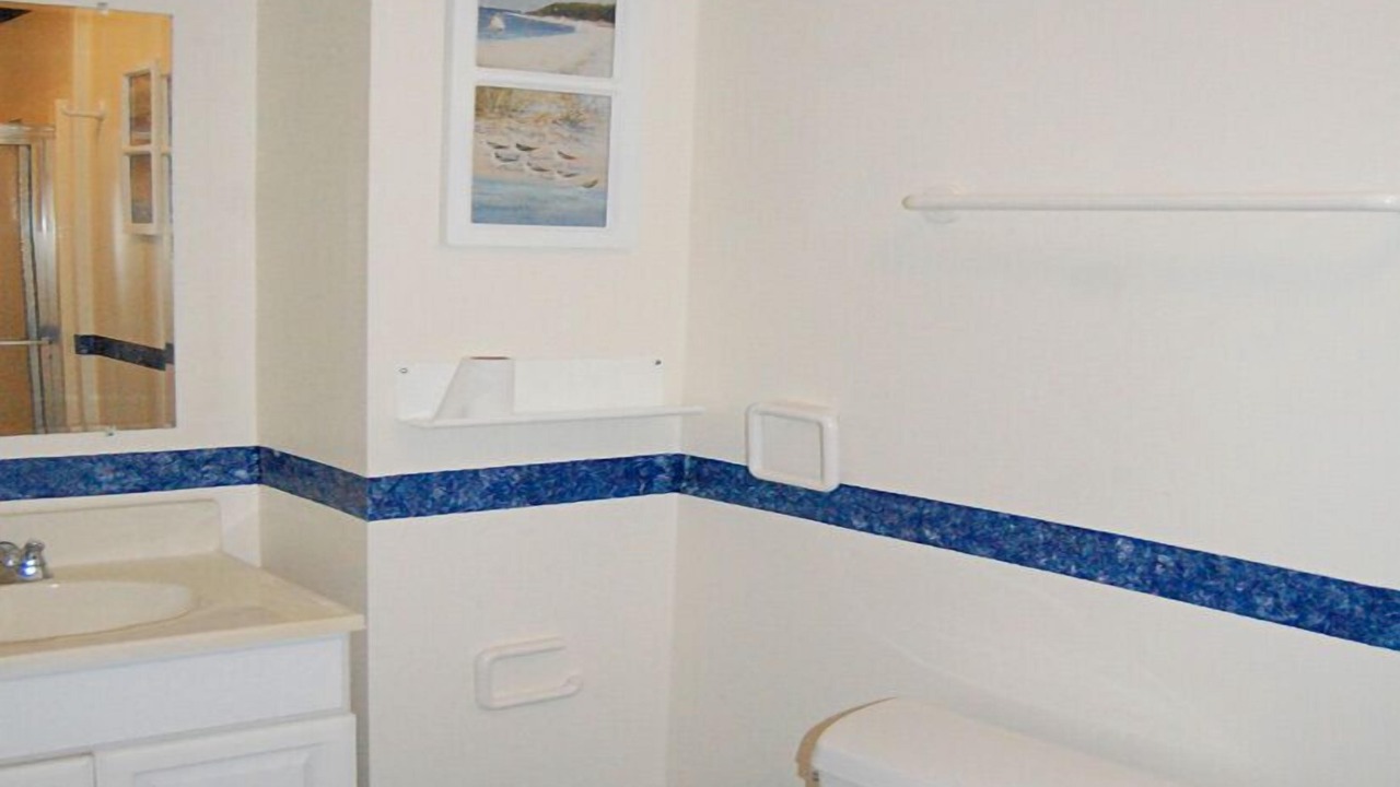 Photo of Bathroom in Deep Hole