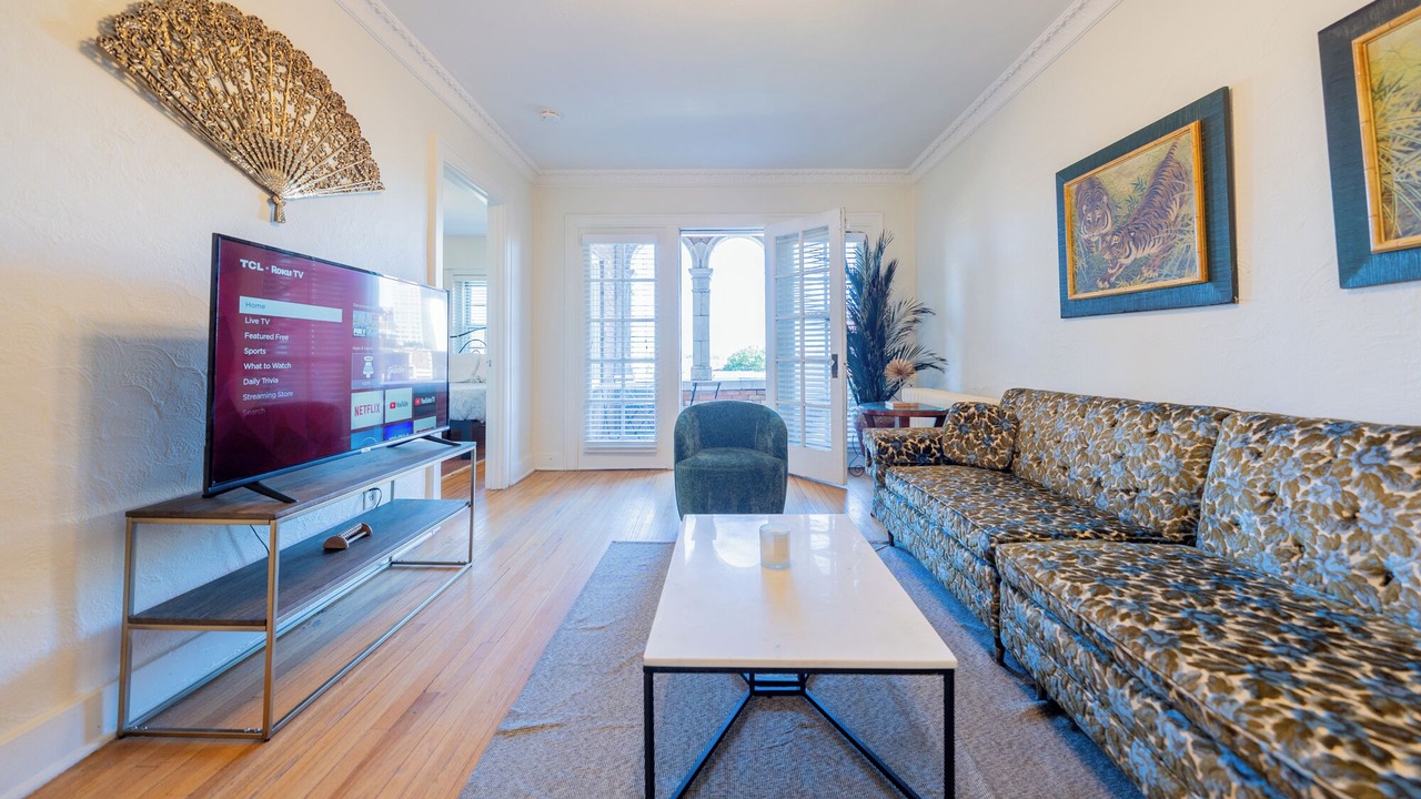 Photo of Livingroom in West Plaza