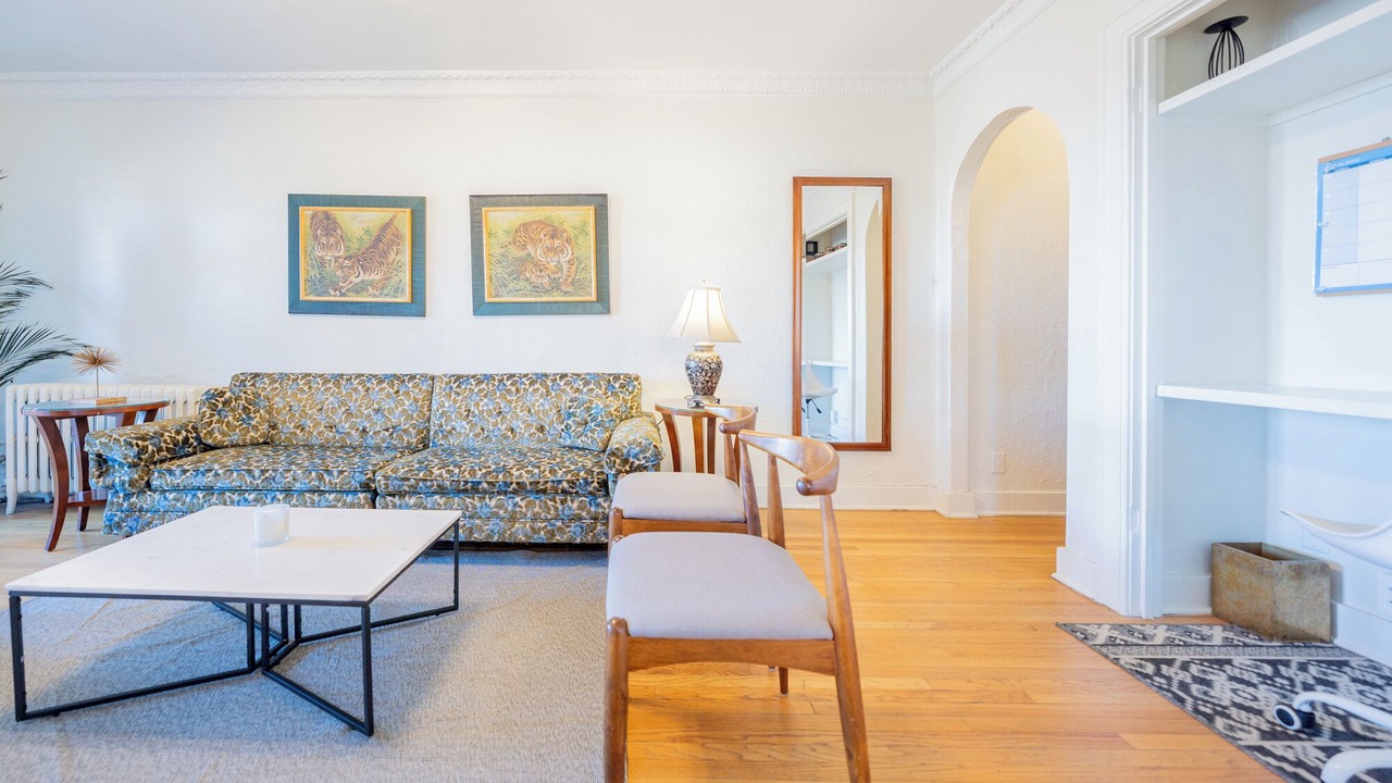 Photo of Livingroom in West Plaza