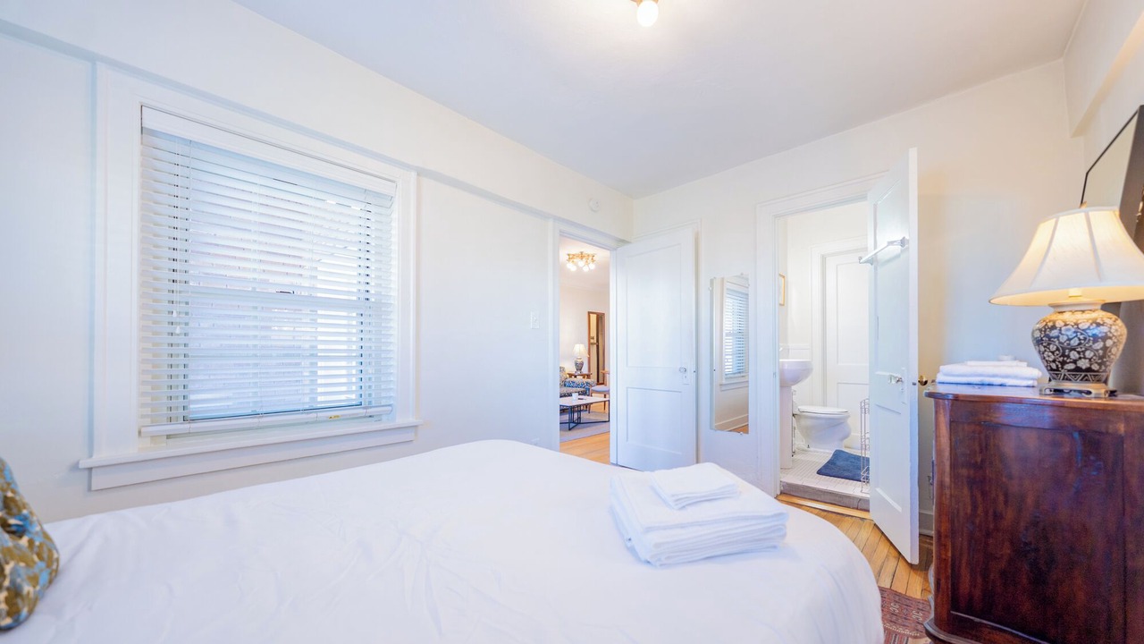 Photo of Bedroom in West Plaza