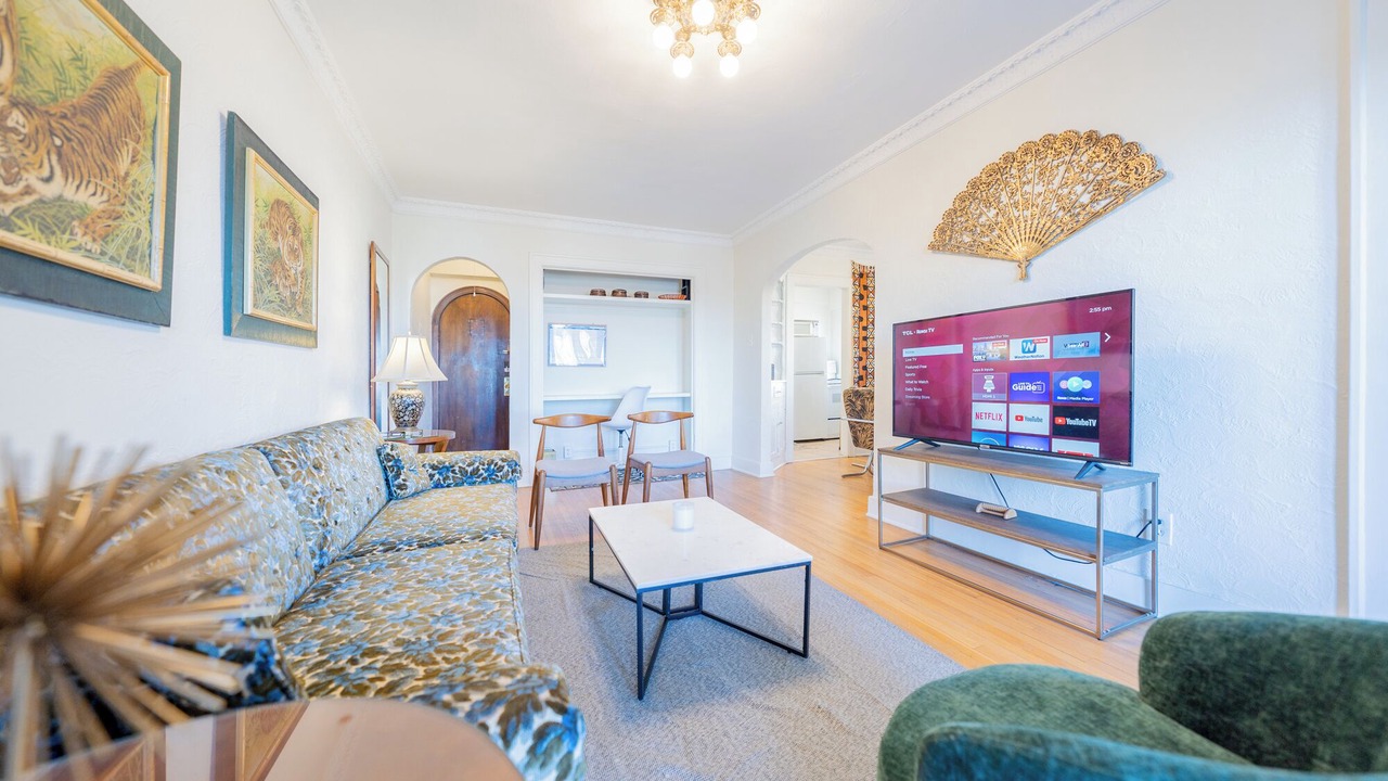 Photo of Livingroom in West Plaza