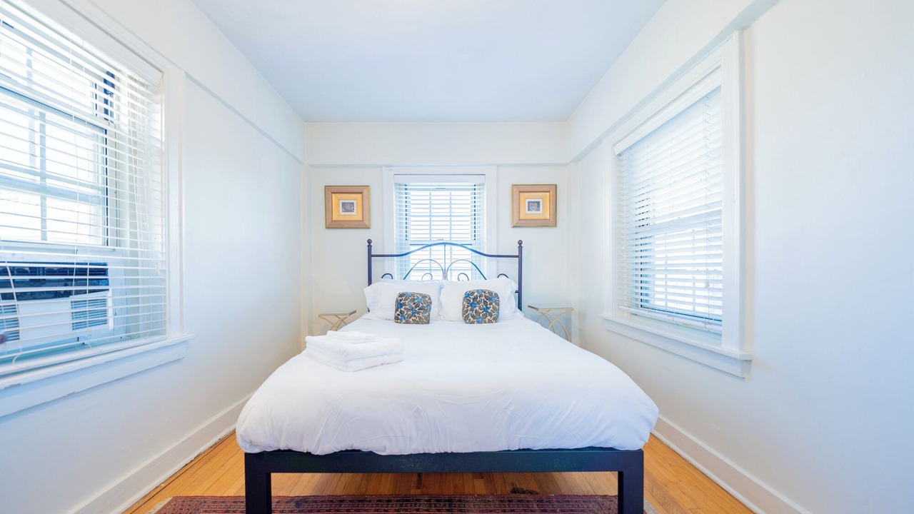 Photo of Bedroom in West Plaza
