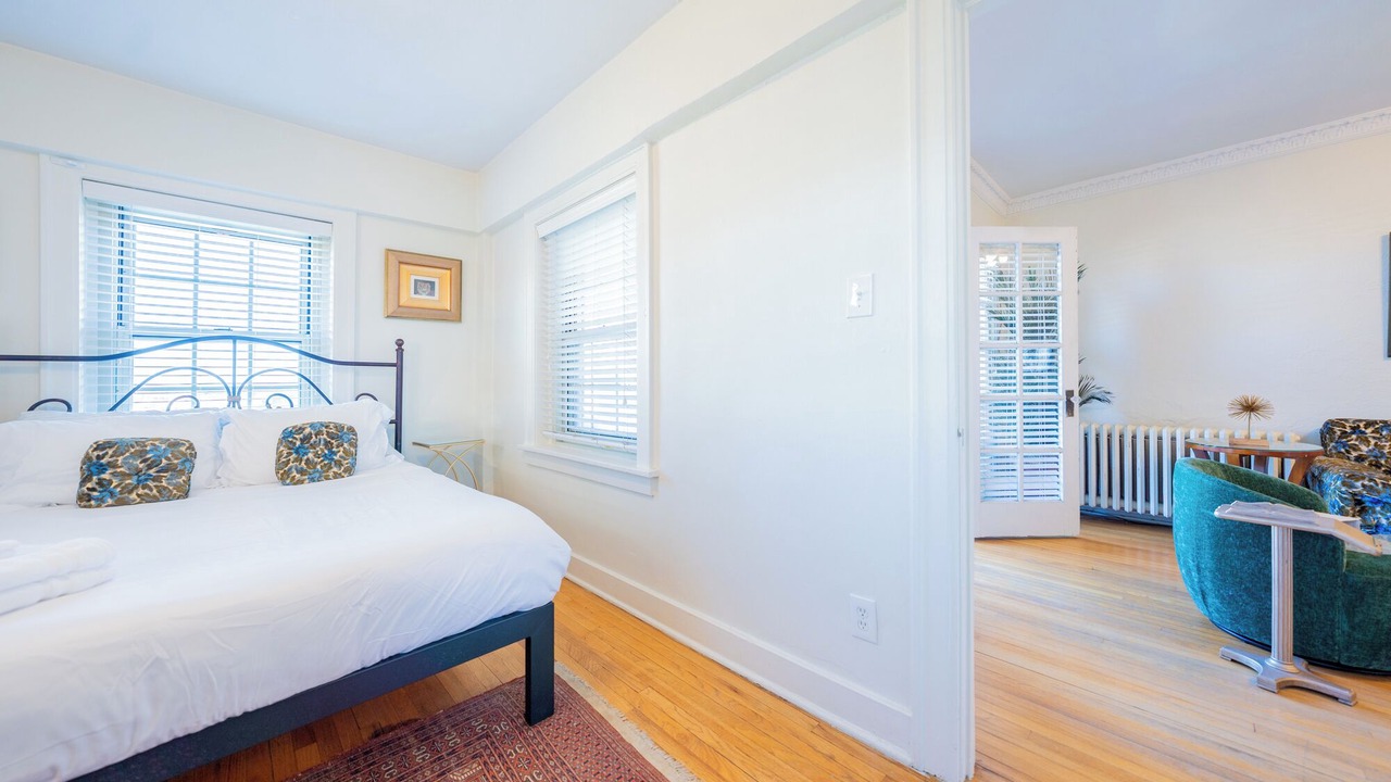 Photo of Bedroom in West Plaza