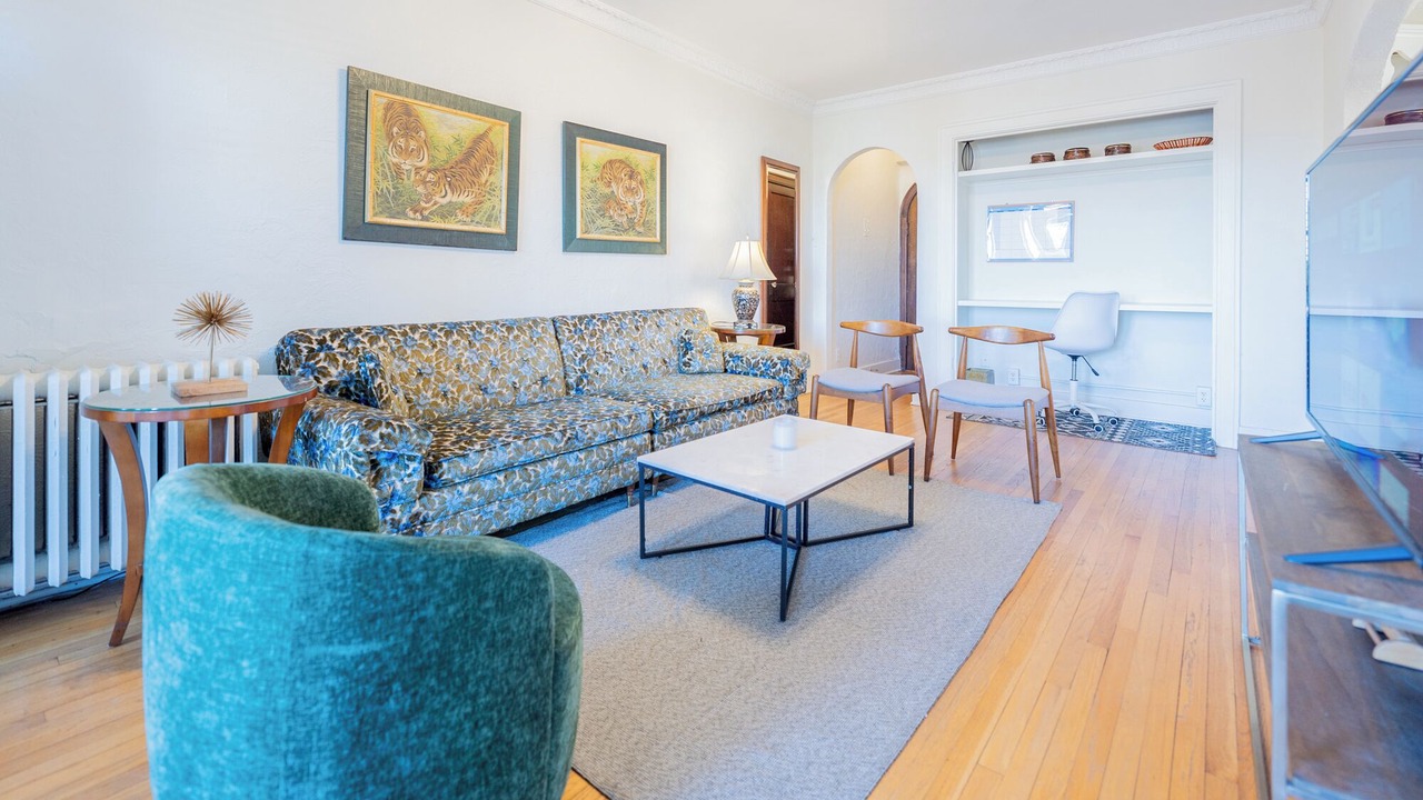 Photo of Livingroom in West Plaza