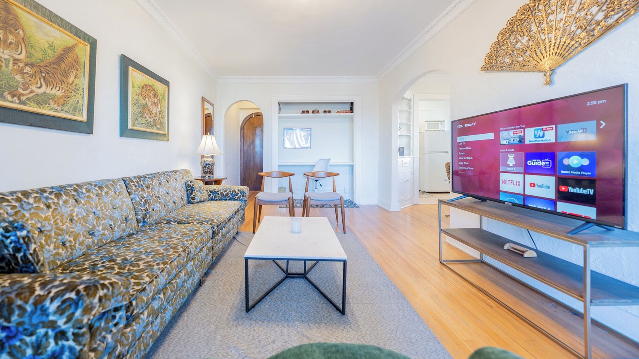 Photo of Livingroom in West Plaza