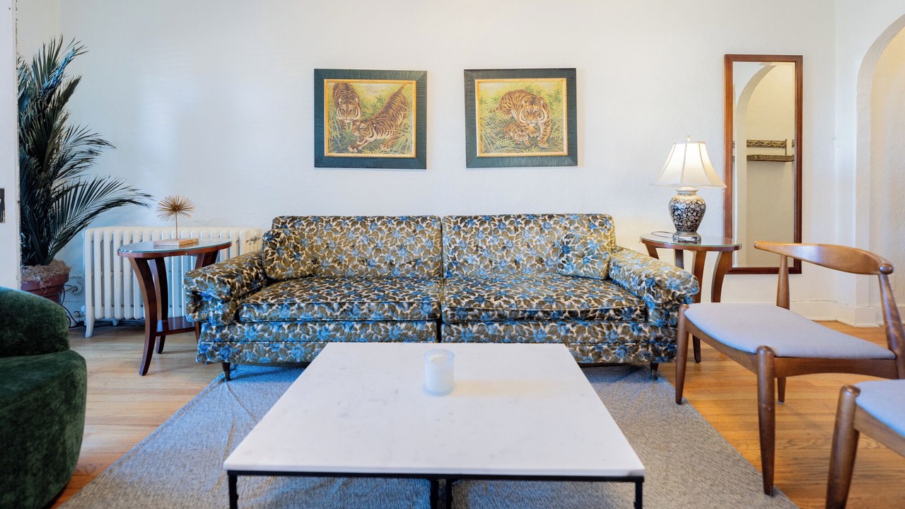 Photo of Livingroom in West Plaza