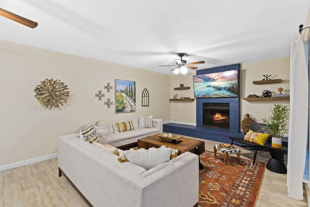 Photo of Livingroom in Biggs Field