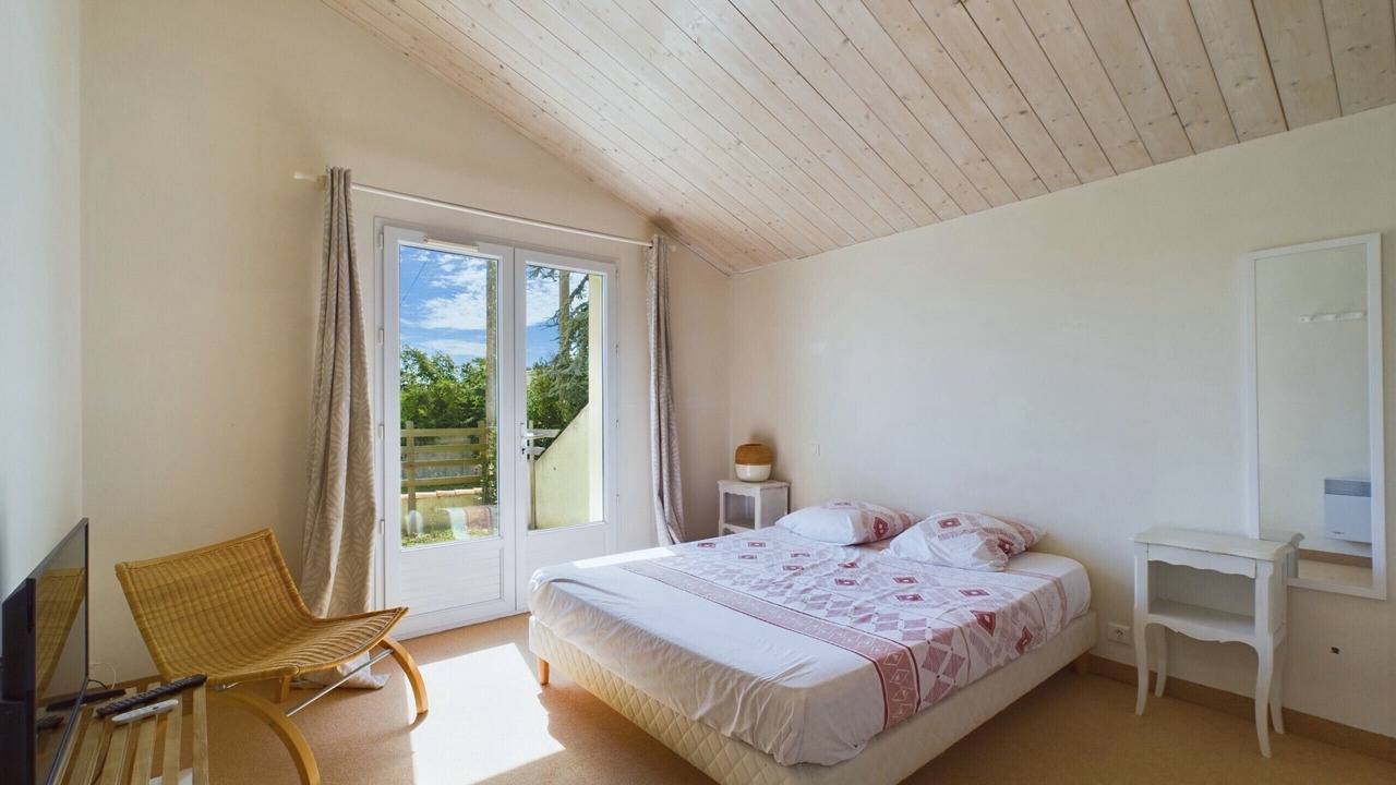 Photo of Bedroom in Brem Sur Mer