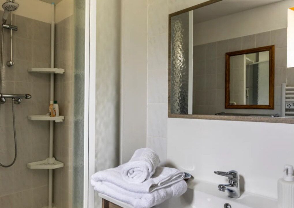 Photo of Bathroom in Frayssinet-le-Gelat