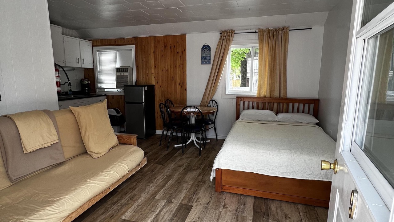 Photo of Livingroom in Wasaga Beach