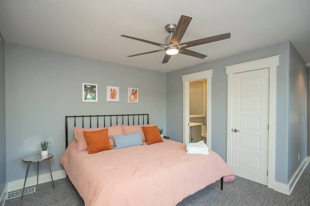 Photo of Bedroom in Hendersonville