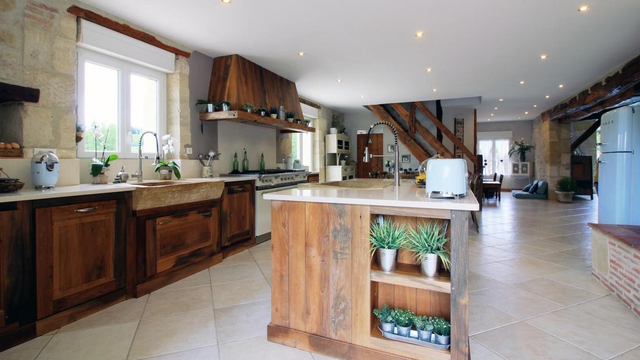Photo of Kitchen in Saint-Michel-Lapujade