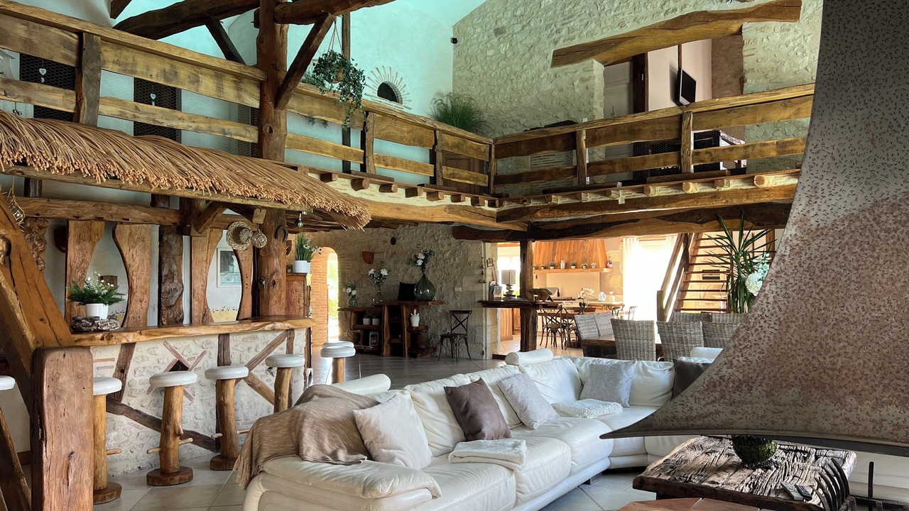 Photo of Livingroom in Saint-Michel-Lapujade