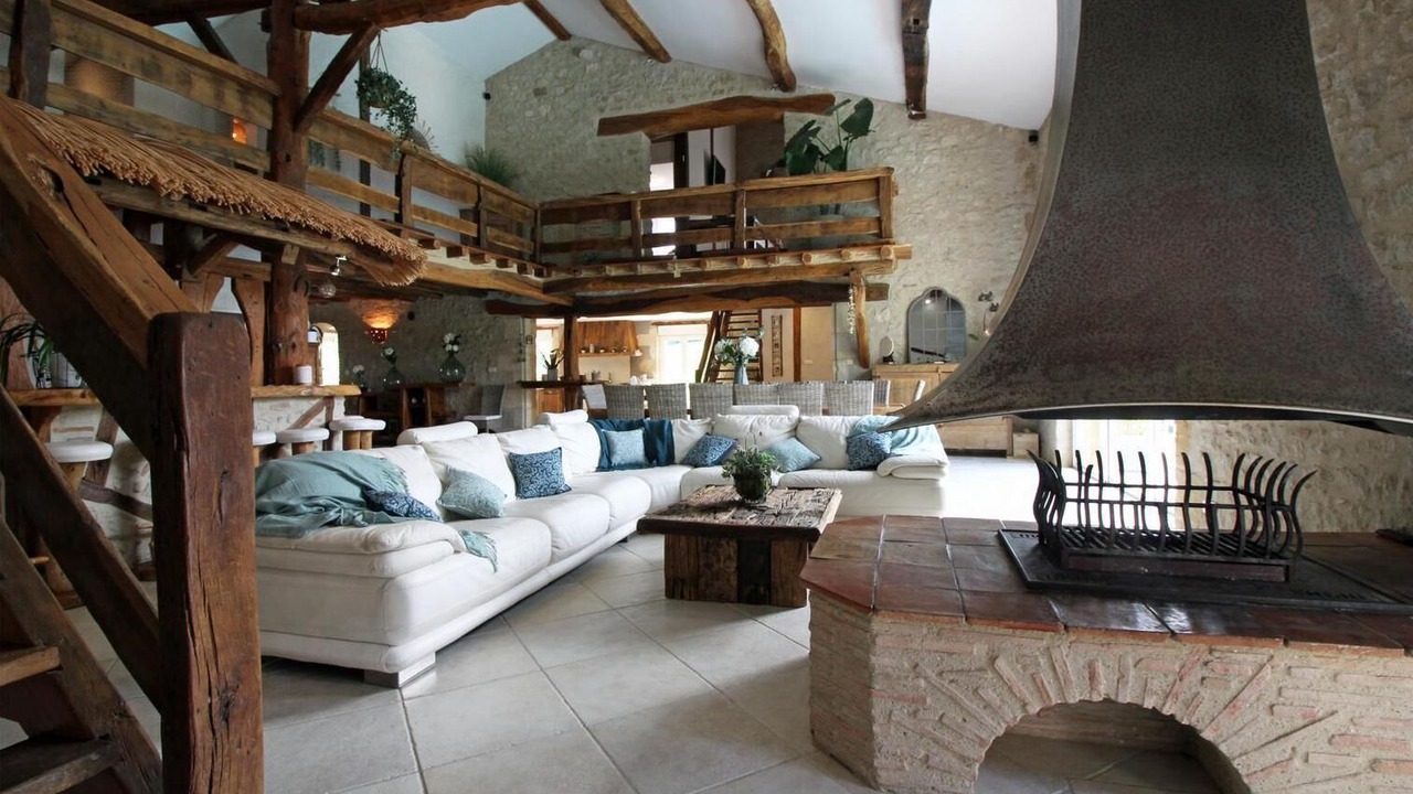 Photo of Livingroom in Saint-Michel-Lapujade