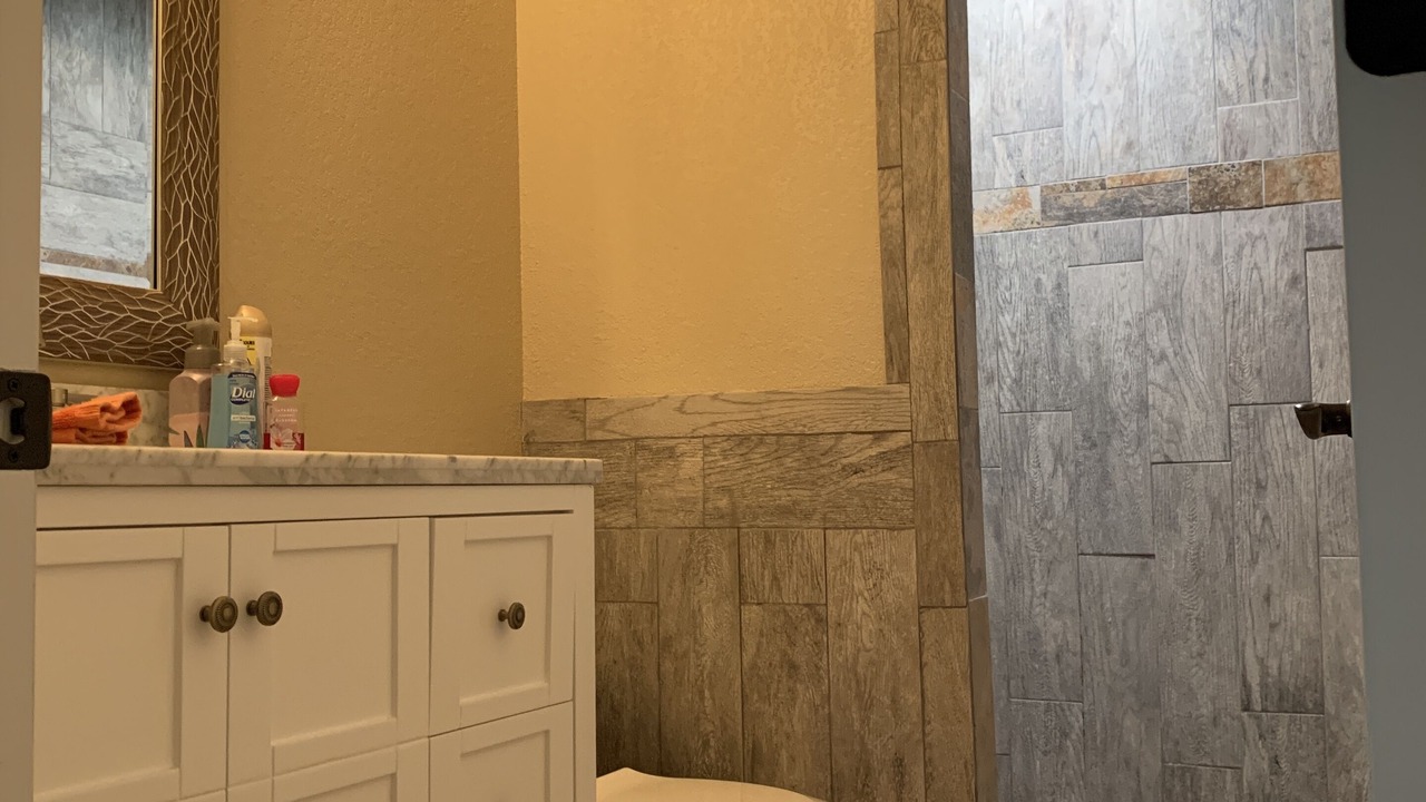Photo of Bathroom in Lakehills