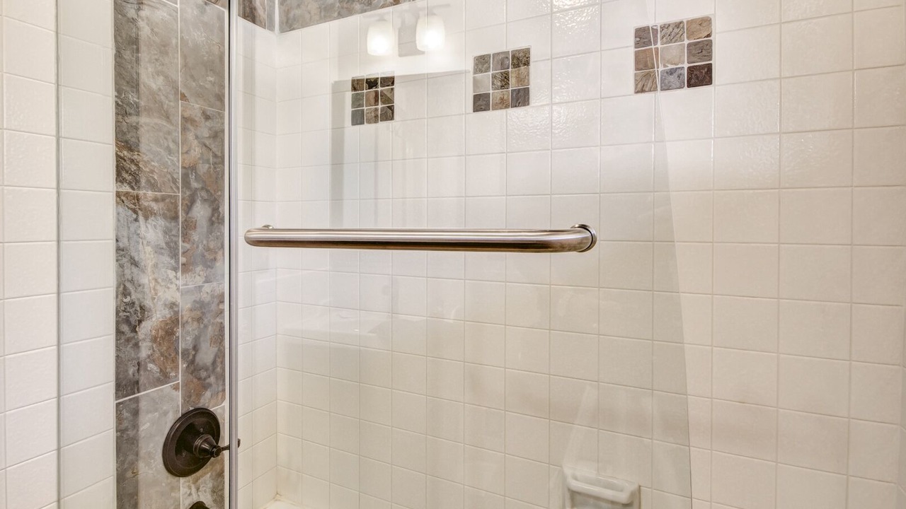Photo of Bathroom in Canoncito