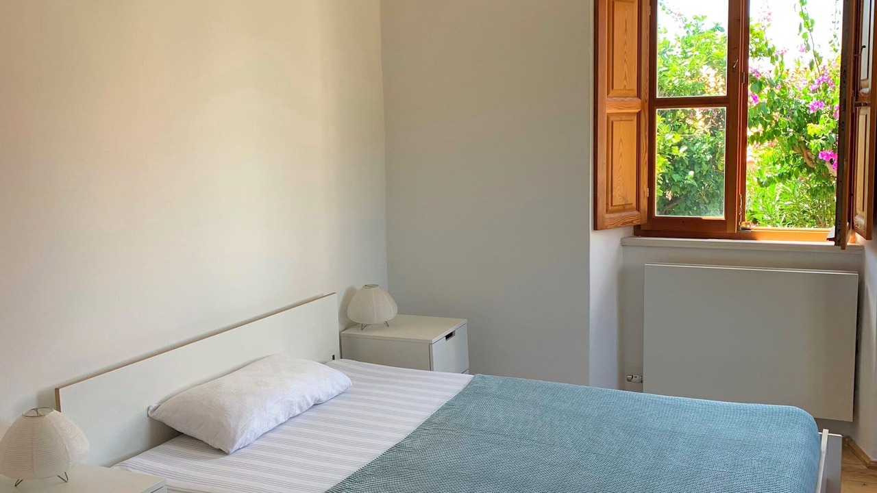 Photo of Bedroom in Pile