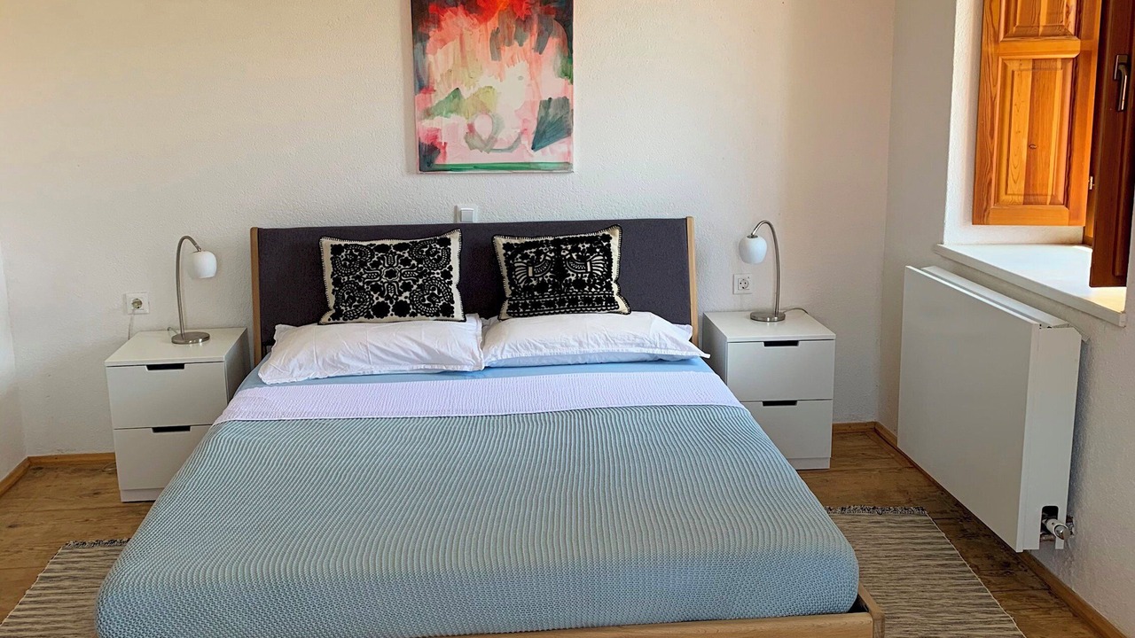 Photo of Bedroom in Pile