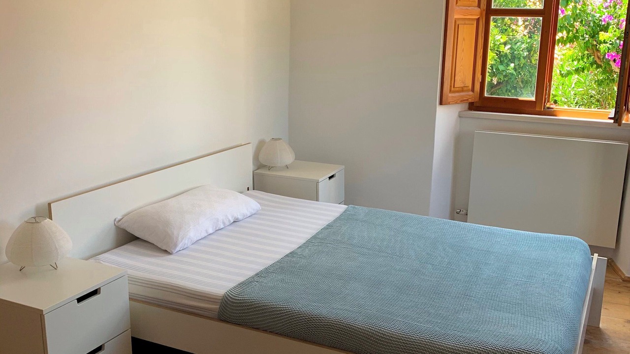 Photo of Bedroom in Pile