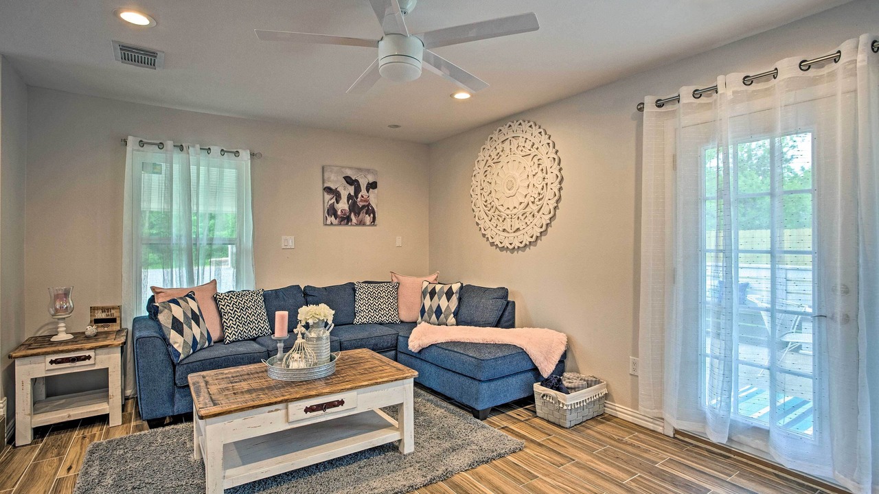 Photo of Livingroom in Canton