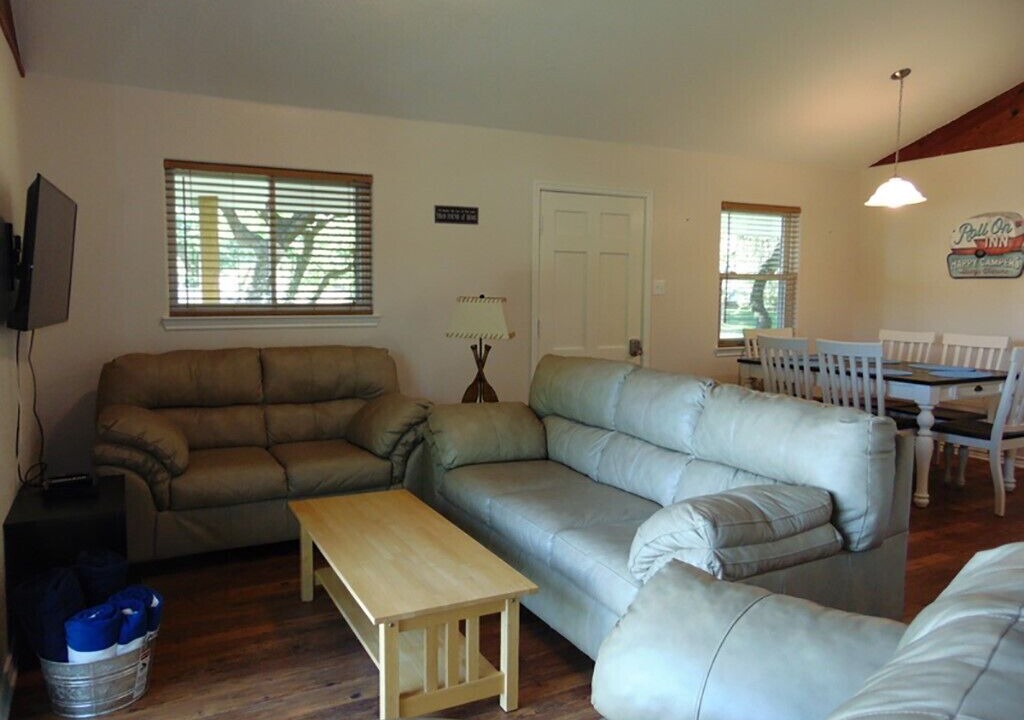 Photo of Livingroom in Buchanan Dam