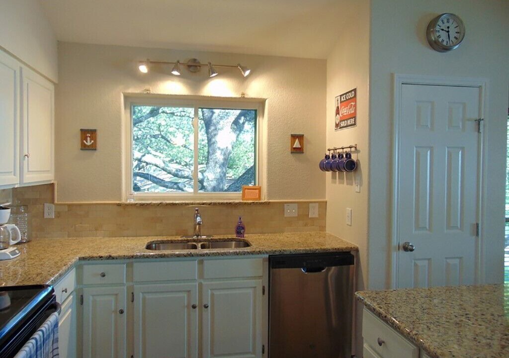 Photo of Kitchen in Buchanan Dam